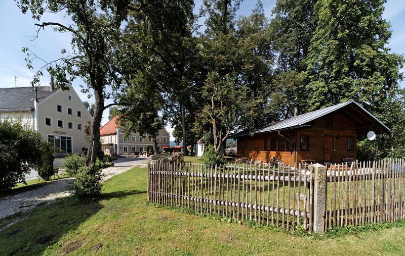 Brauerei-Gasthof Eck Böbrach Esterno foto